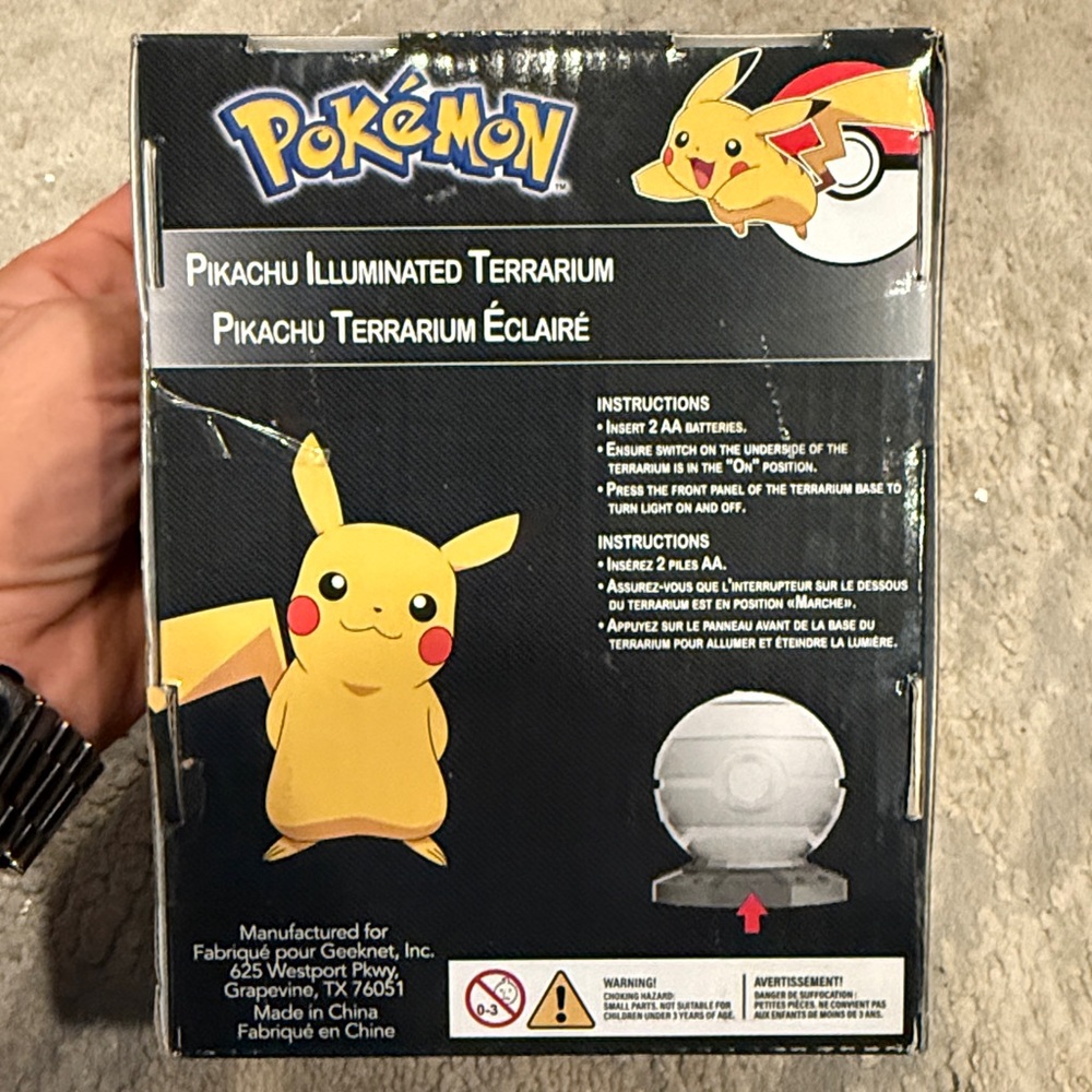 New PKMN Globe 2021 Pokemon Pikachu Illuminated Terrarium 5" tall light glows - Picture 5 of 8